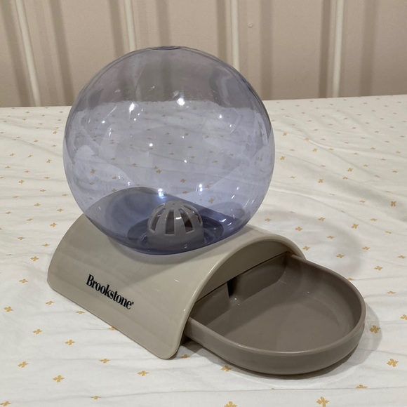 Brookstone Cat Brookstone Bubble Pet Water Fountain Small Poshmark